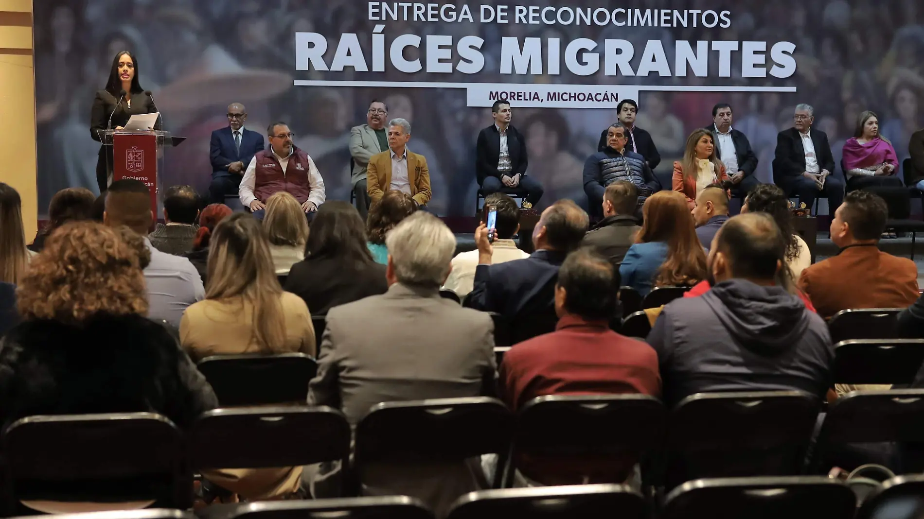 entrega de la Presea Raíces Migrantes  7